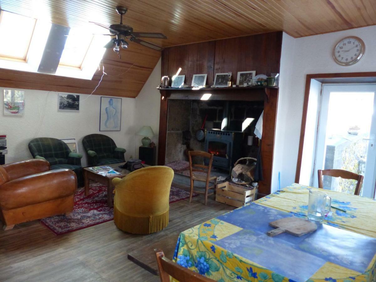 Maison Du Pays De Salers Dans Le Parc Des Volcans D'Auvergne Saint-Projet-de-Salers Kültér fotó